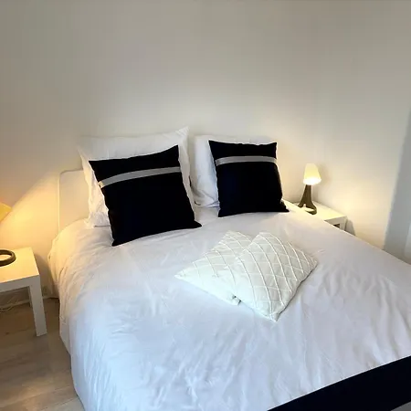 Escapade Familiale - Parking Prive - 25 Min De Bale 아파트